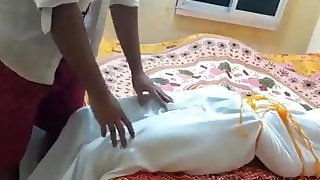 Soti hui saali koo dekher hilaya jija ne lund
