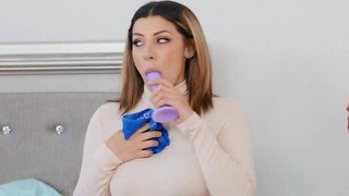 Curvy Latina MILF hauls ex-girlfriend into one last meeting