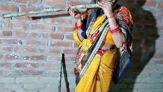 Ganne wali Bhabhi ko gaana de kar choda 